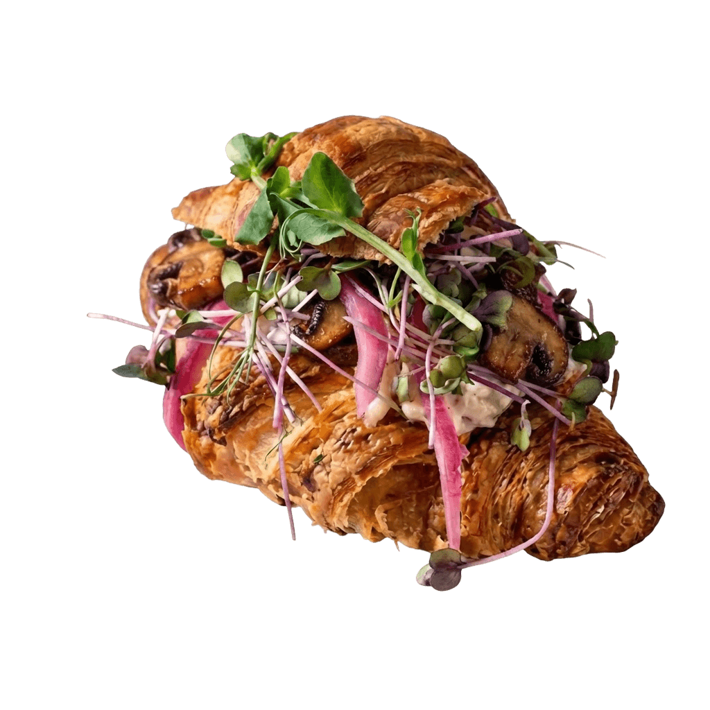 Smørcroissant m. kyllingesalat & sprødstegte svampe 